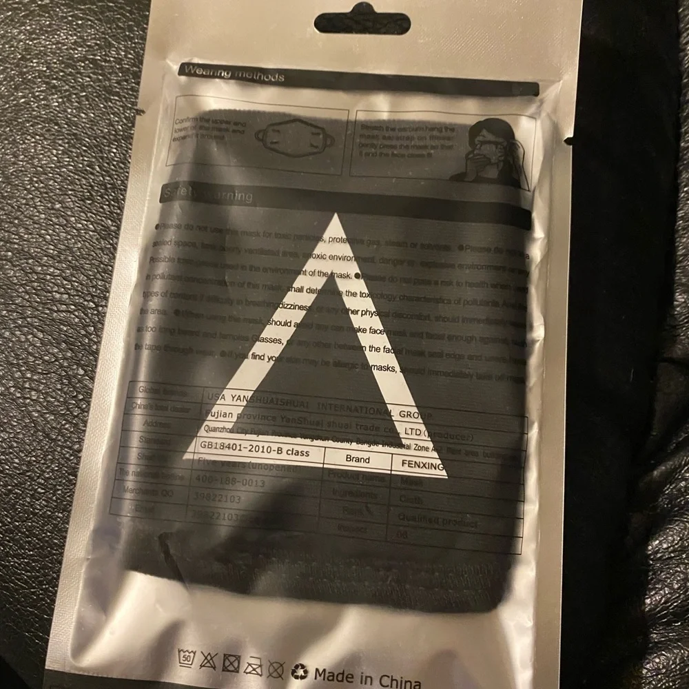 🆕BLACK/WHITE TRIANGLE MASK